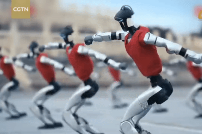 Cận cảnh màn đồng diễn võ thuật của 49 robot hình người Trung Quốc