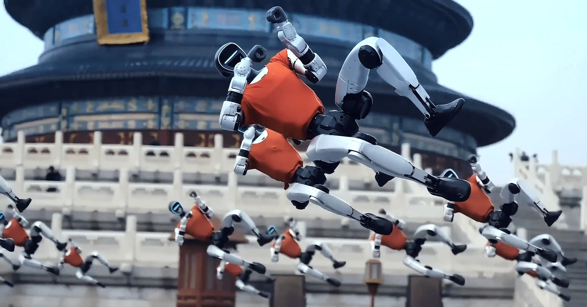 Cận cảnh màn đồng diễn võ thuật của 49 robot hình người Trung Quốc