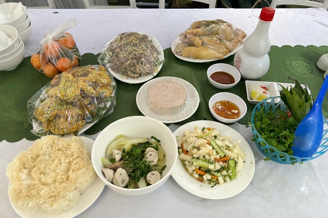 Con trai chi tiền làm 30 mâm cỗ mừng thọ, lý do khiến bố 70 tuổi đau thắt lòng