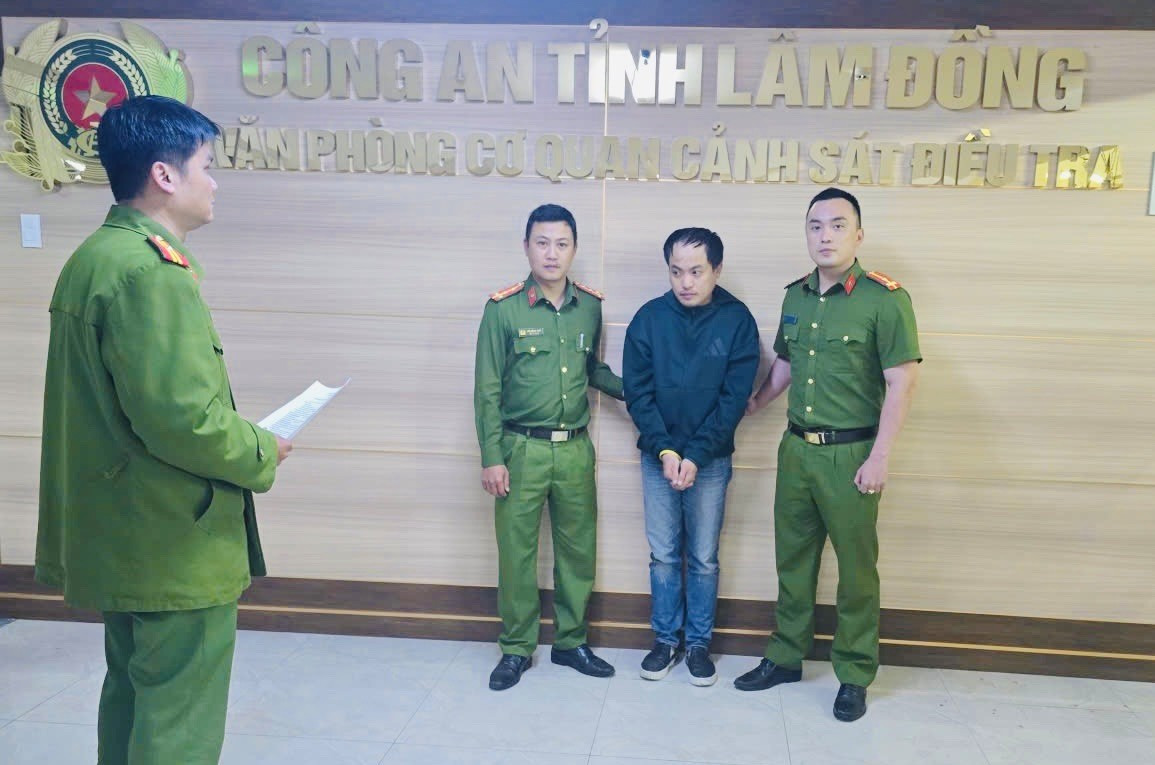 Cựu nhân viên công ty tài chính lừa hàng trăm triệu đồng bằng chiêu hỗ trợ vay tín dụng online ở lâm đồng.jpg