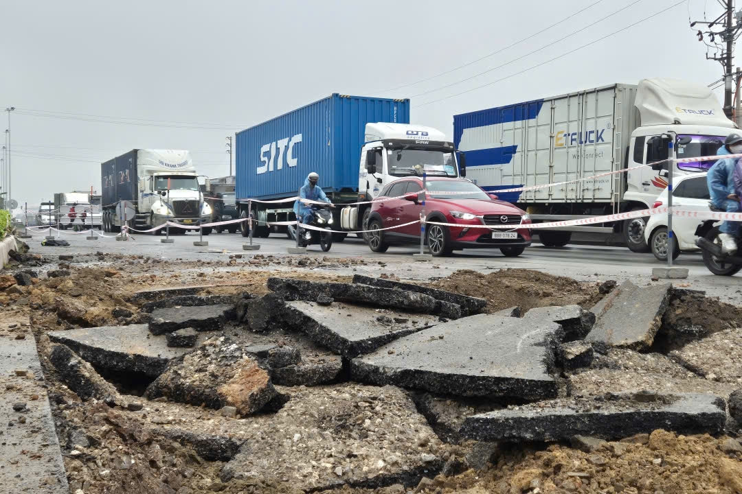 Dự án khẩn cấp gỡ nút giao kẹt xe gần sân bay Nội Bài