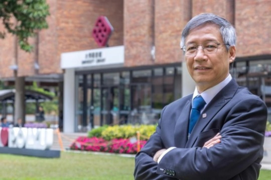 Giáo sư về động cơ xe điện hàng đầu thế giới rời Anh về đại học ở Hong Kong