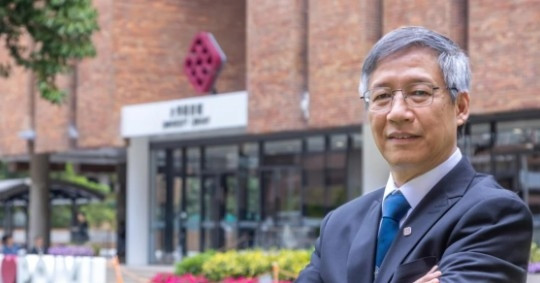 Giáo sư về động cơ xe điện hàng đầu thế giới rời Anh về đại học ở Hong Kong