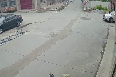 Giúp cụ bà ngã xe giữa đường, nữ sinh bị đòi bồi thường hơn 800 triệu đồng