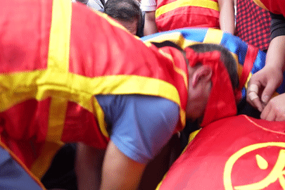 Hà Nội: Trai làng đội mưa thi kéo lửa giữa sân đình