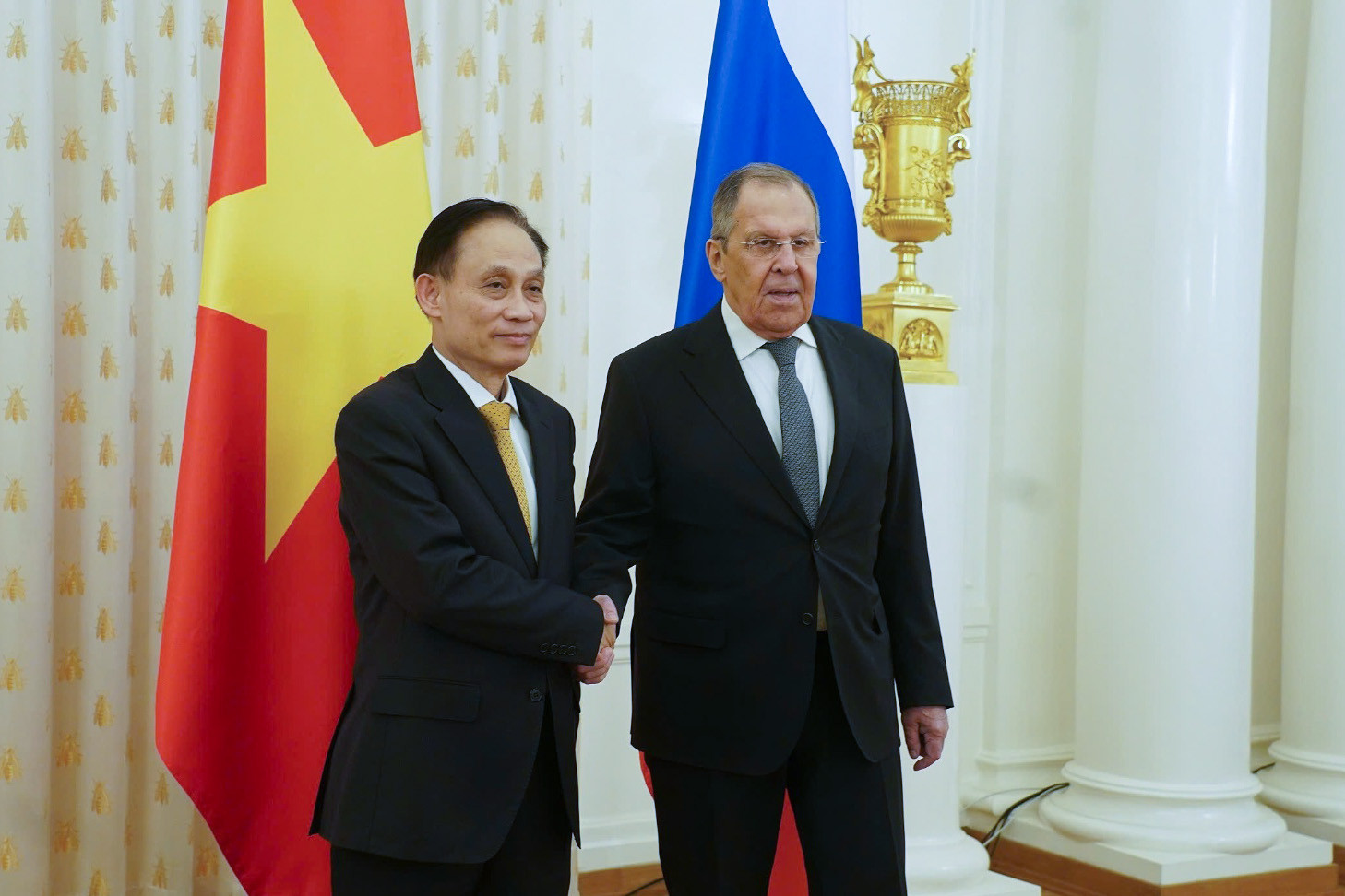 hội đàm với Bộ trưởng Ngoại giao Nga S. Lavrov.jpg