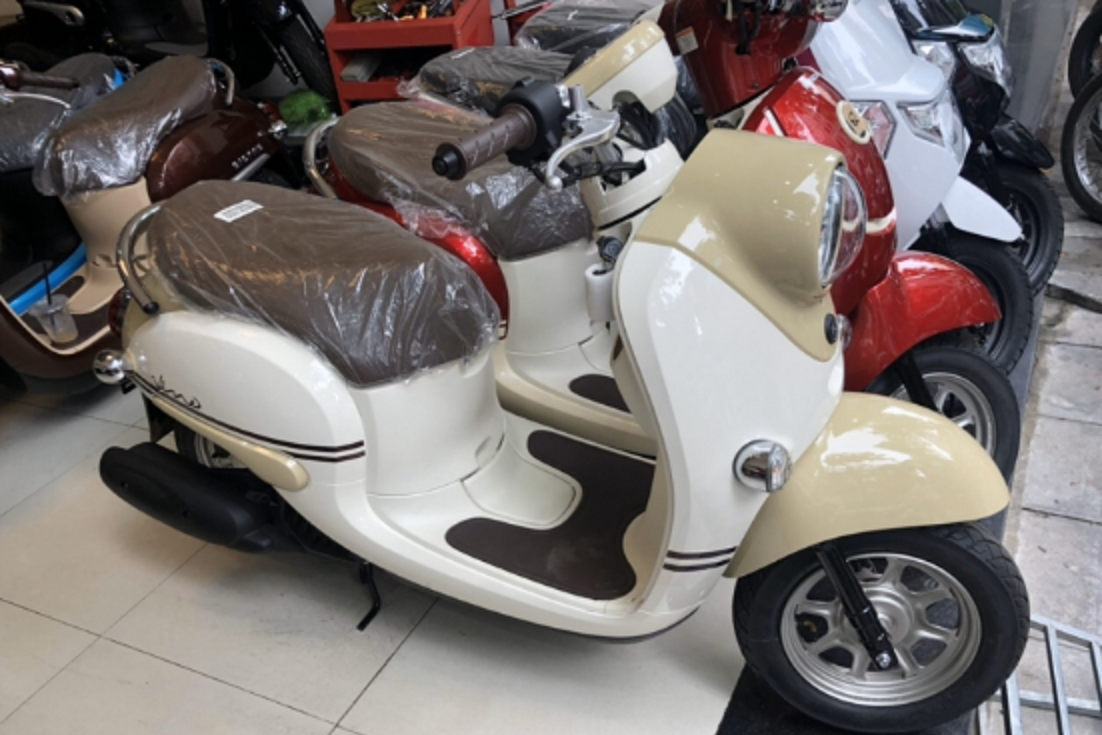 Loạt xe máy 50cc nhập khẩu giá đắt đỏ dành cho 