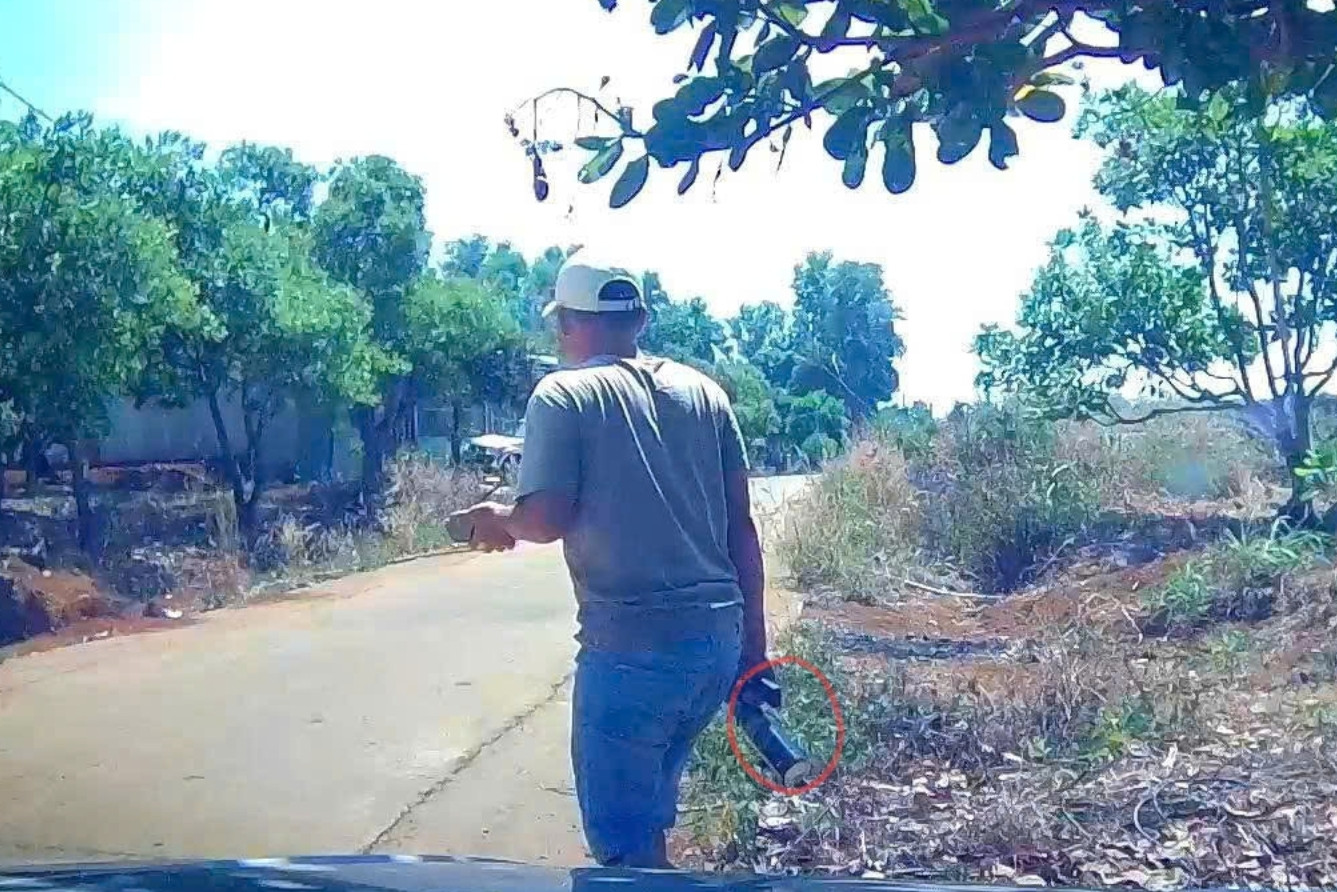 Nhóm người đi ô tô, nổ súng tấn công con nợ