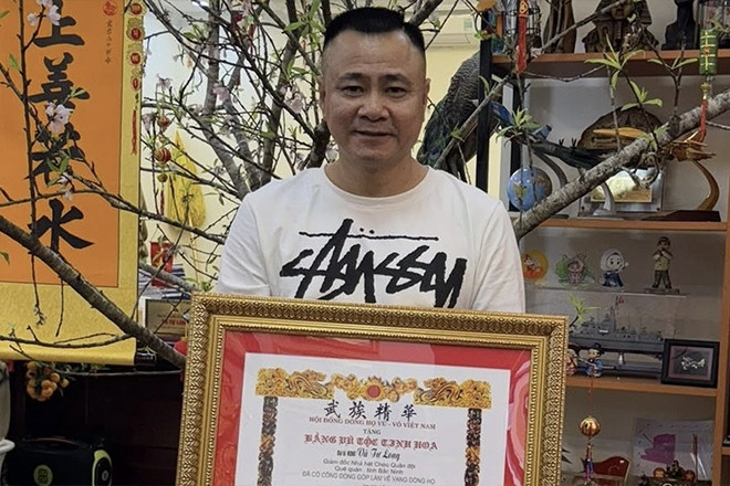 NSND Tự Long đón tin vui, MC Cát Tường thăm biệt thự của Lê Giang