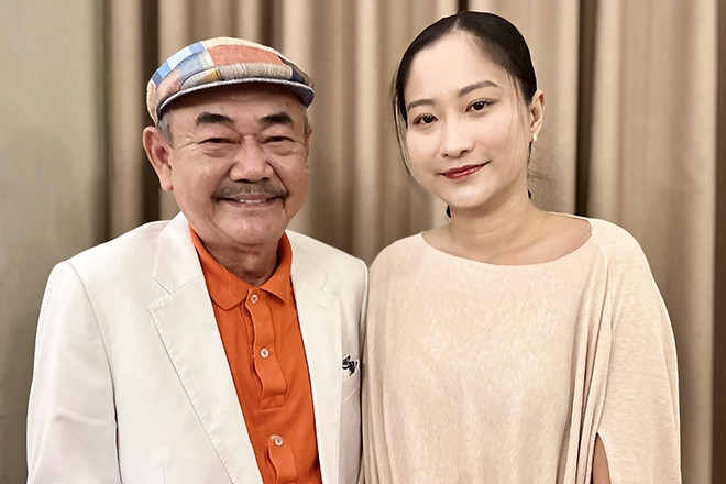 NSND Việt Anh U70 mới mua được nhà, viên mãn bên vợ trẻ kém 36 tuổi