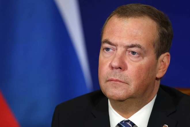 Ông Medvedev cảnh báo kịch bản Nga tấn công hạt nhân vào Anh và Pháp