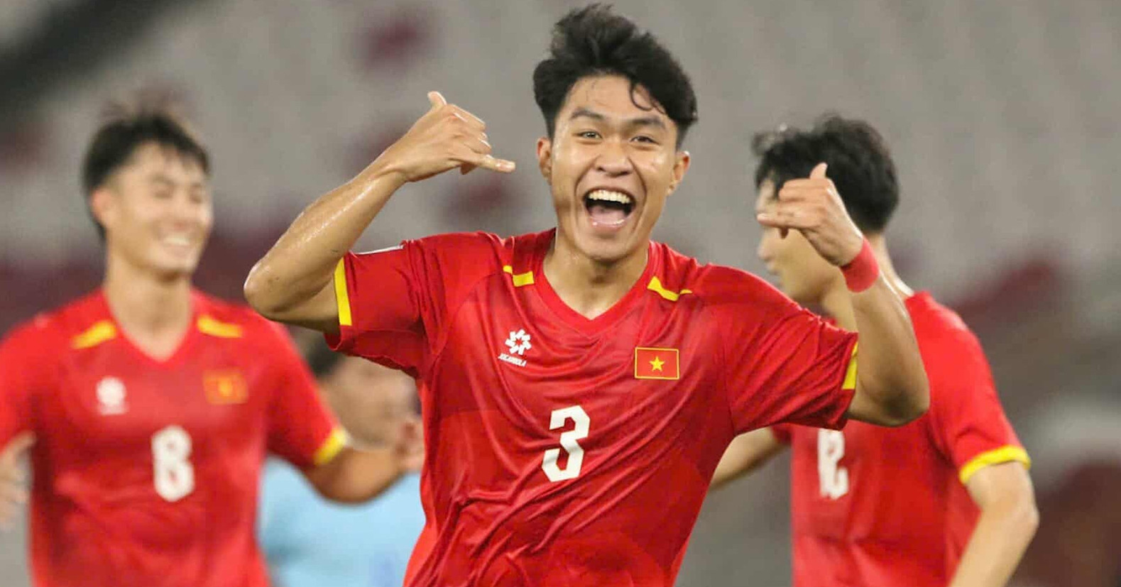 PVF-CAND chiêu mộ trung vệ U23 Việt Nam đua trụ hạng V-League