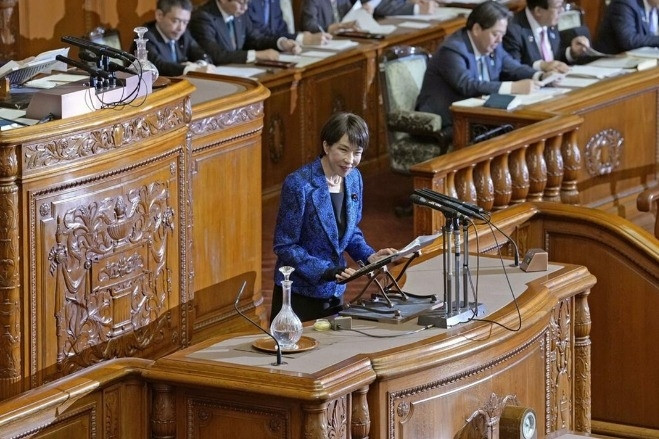 Thủ tướng Nhật Bản lên tiếng về việc tặng quà cho 315 nghị sĩ đảng cầm quyền