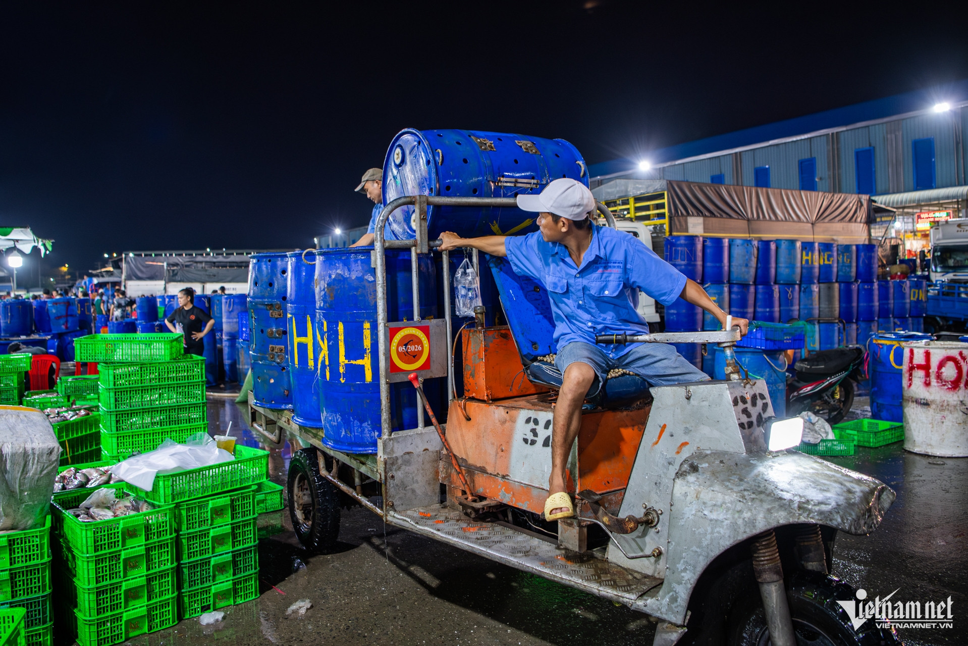 W-Cá lóc chuẩn bị vía thần tài (chợ đầu mối Bình Điền) Tuấn Hùng.jpg