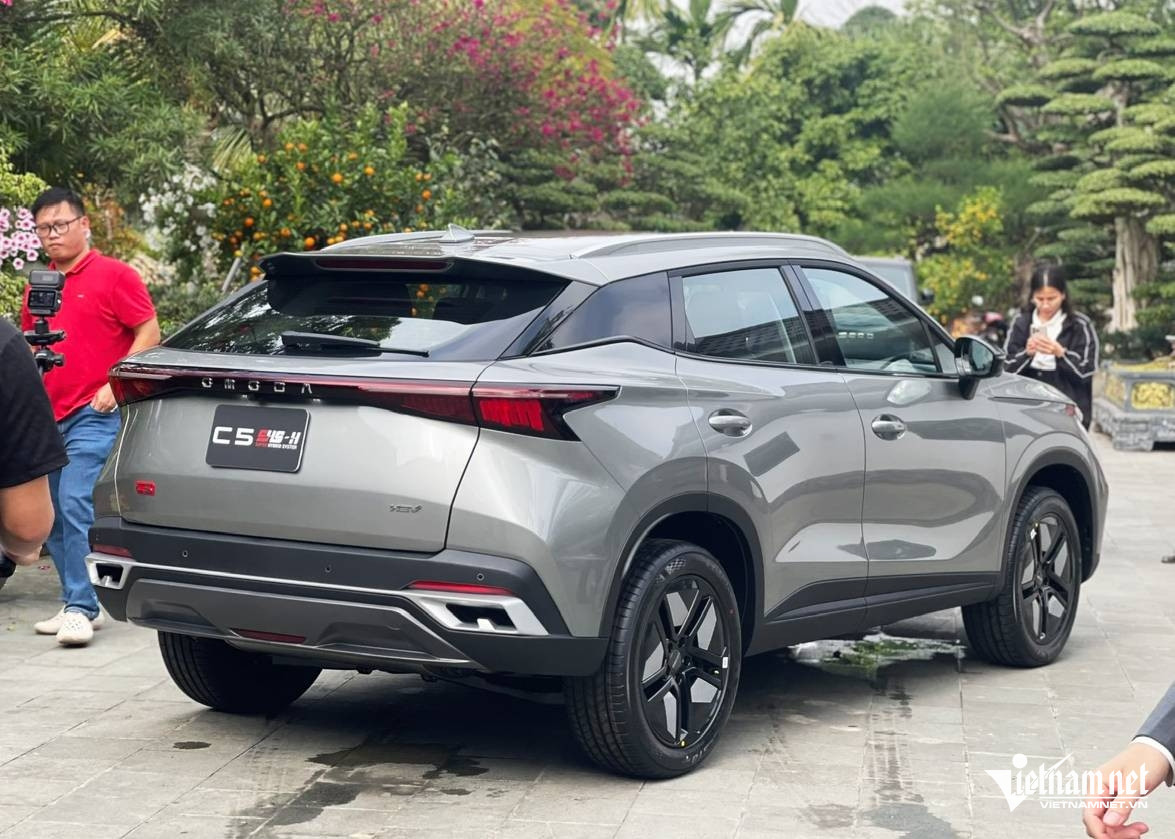 Loạt xe mới đáng chờ đợi dự kiến ra mắt khách Việt ngay sau Tết Nguyên đán 2026 W-Omoda C5 Hybrid.jpg