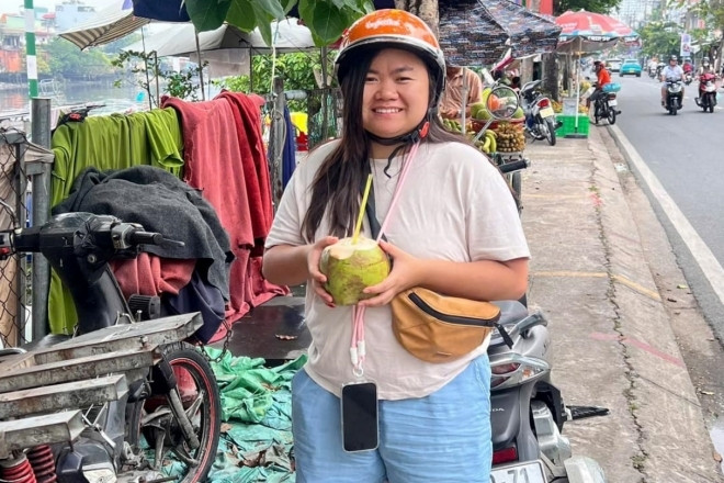 Bị bỏ rơi từ lúc lọt lòng, cô gái Pháp tha thiết tìm lại bố mẹ ruột Việt Nam