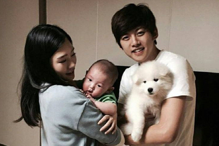 Bị tố ngoại tình, nam ca sĩ 32 tuổi khởi kiện vợ cũ