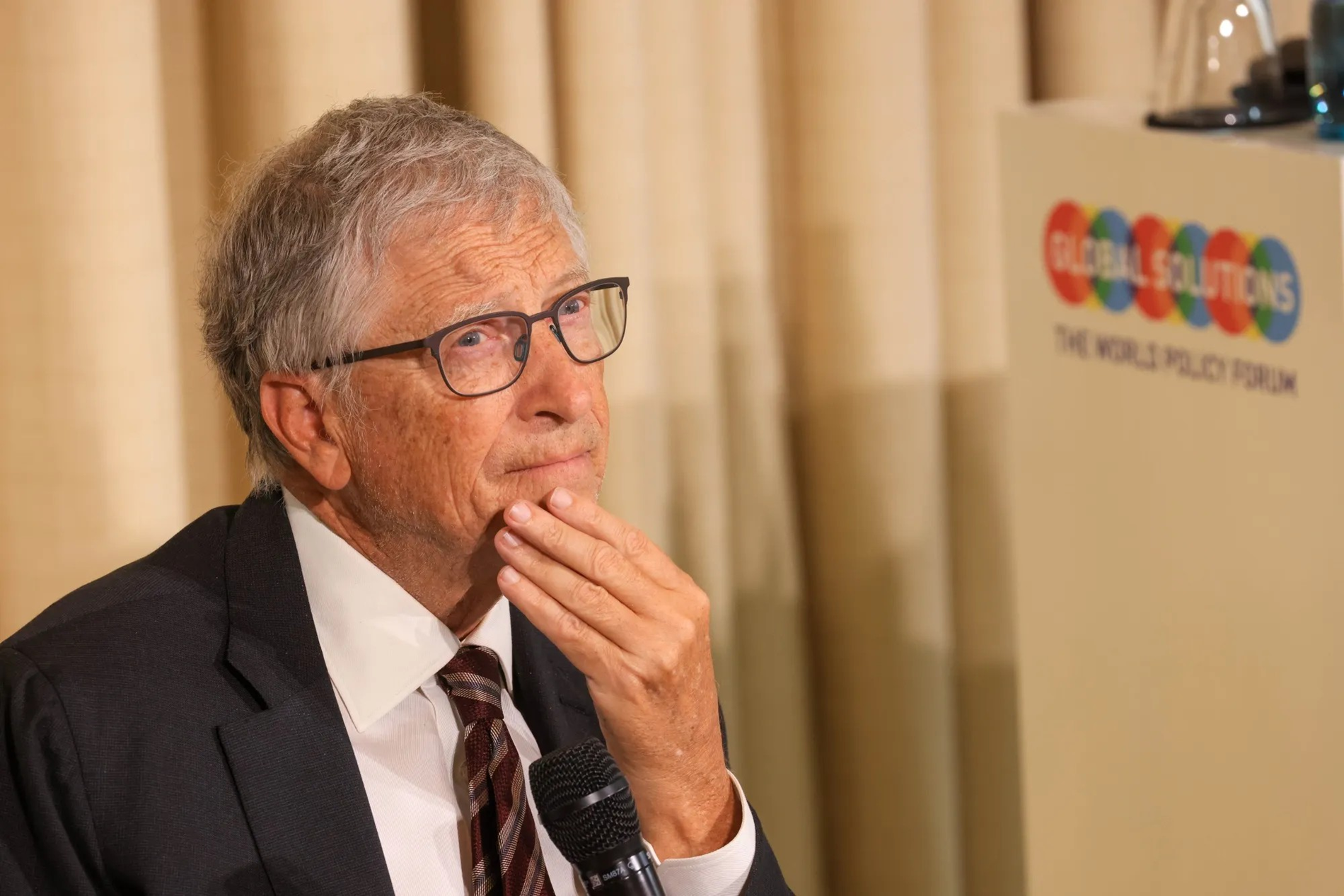  Bill Gates thừa nhận hai vụ ngoại tình? 
