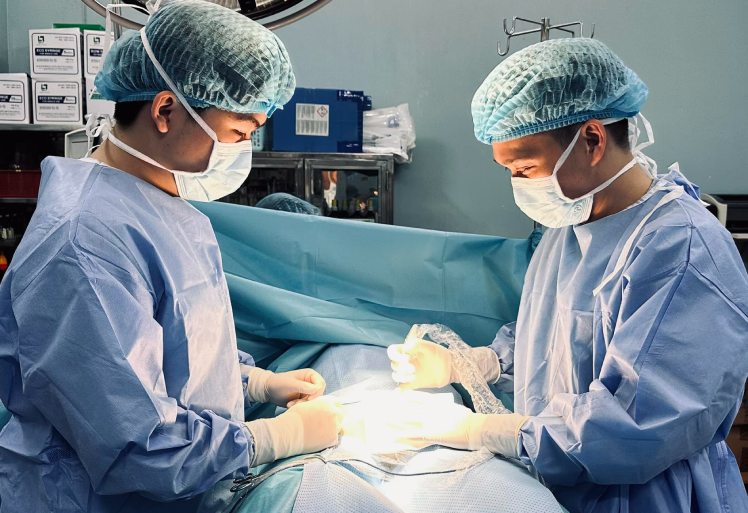 Lối đi riêng của vị bác sĩ từ những tin nhắn: ‘Em bị lừa rồi’ BS Le vu tan 3.png