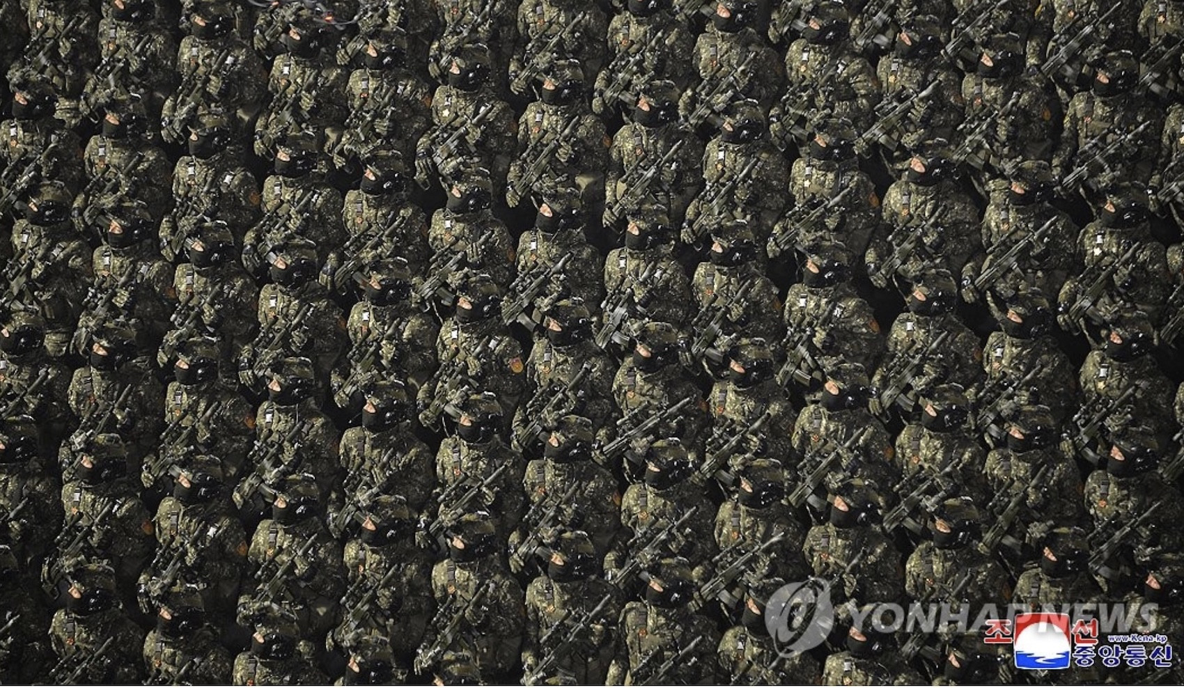 Diễu binh Triều Tiên. Ảnh: KCNA