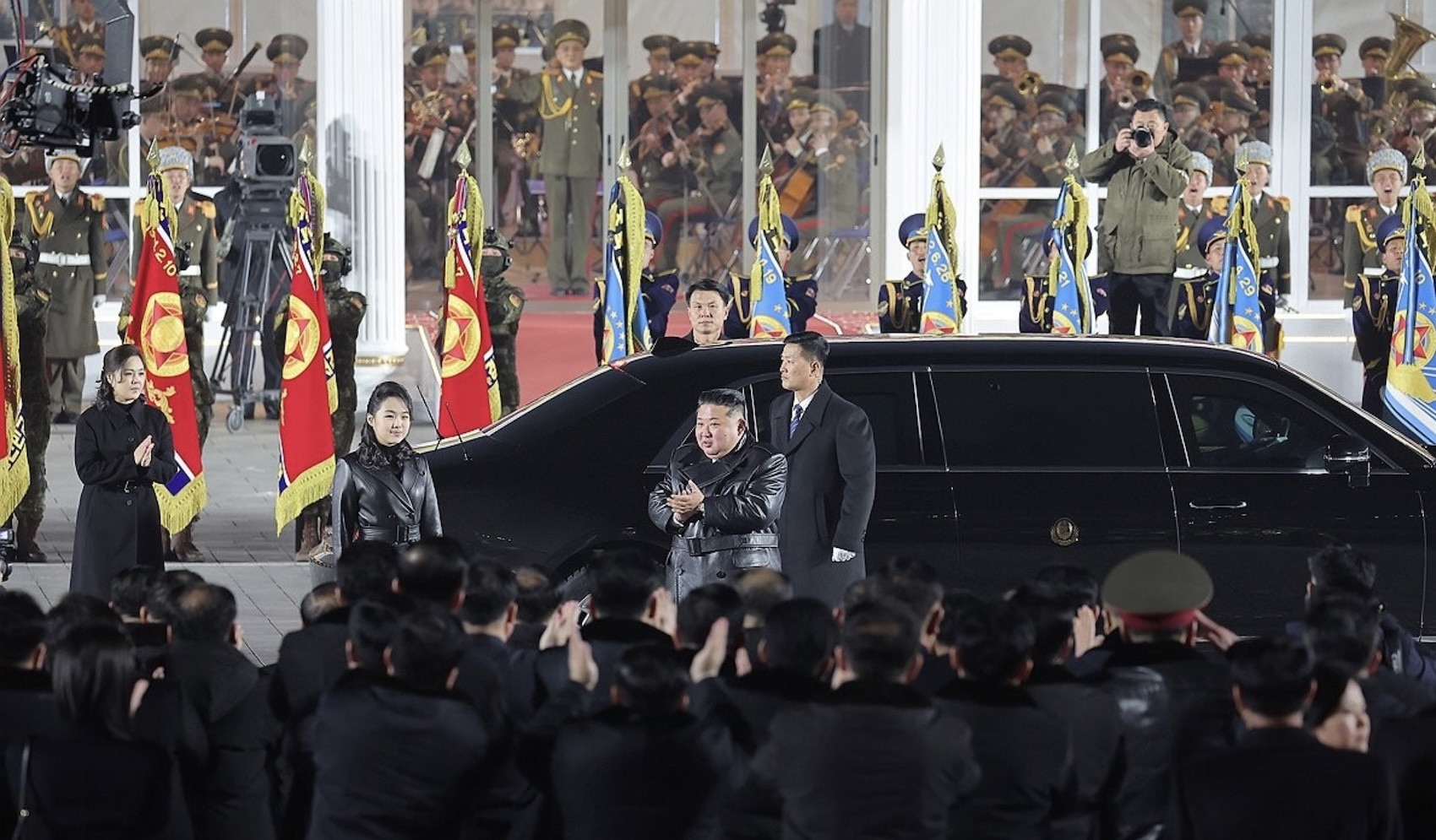 Diễu binh Triều Tiên. Ảnh: KCNA