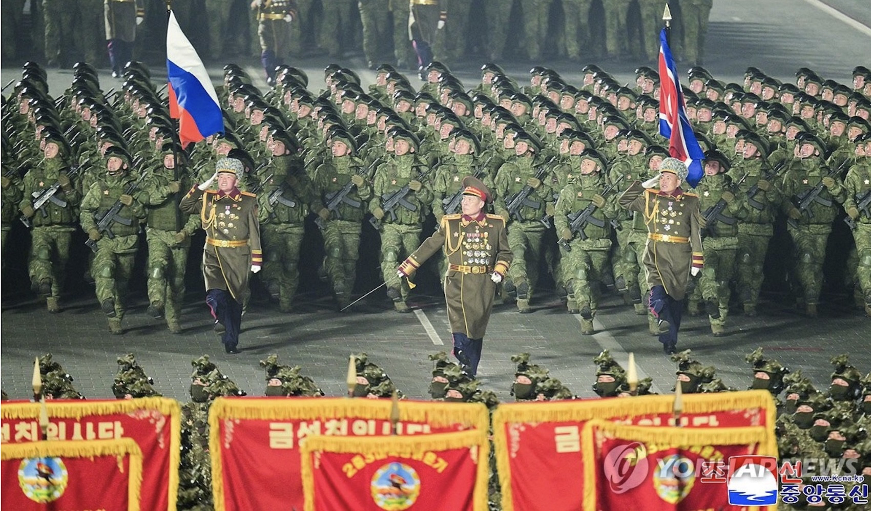 Diễu binh Triều Tiên. Ảnh: KCNA