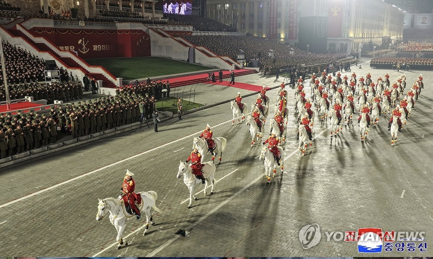 Diễu binh Triều Tiên. Ảnh: KCNA