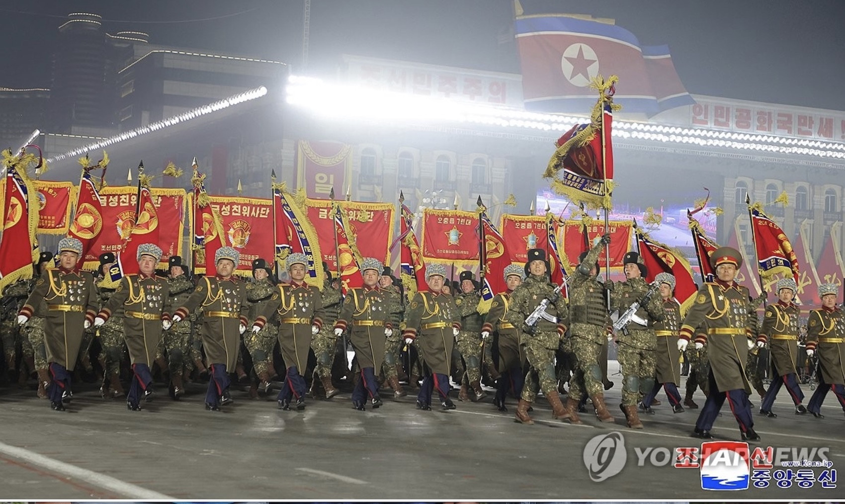 Diễu binh Triều Tiên. Ảnh: KCNA