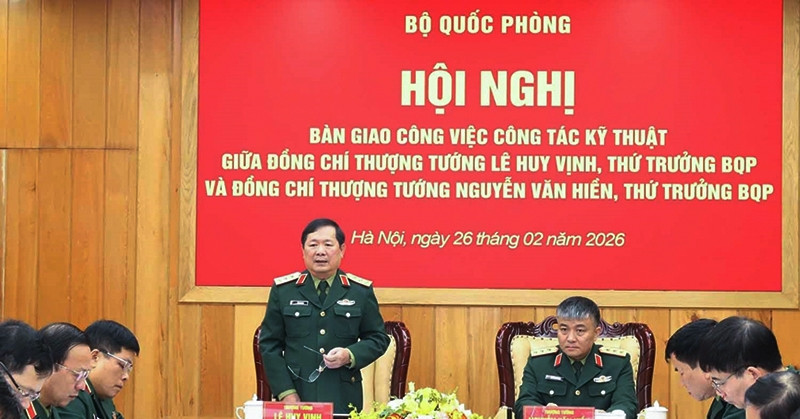 Hai Thứ trưởng Bộ Quốc phòng chính thức bàn giao và nhận nhiệm vụ công tác kỹ thuật
