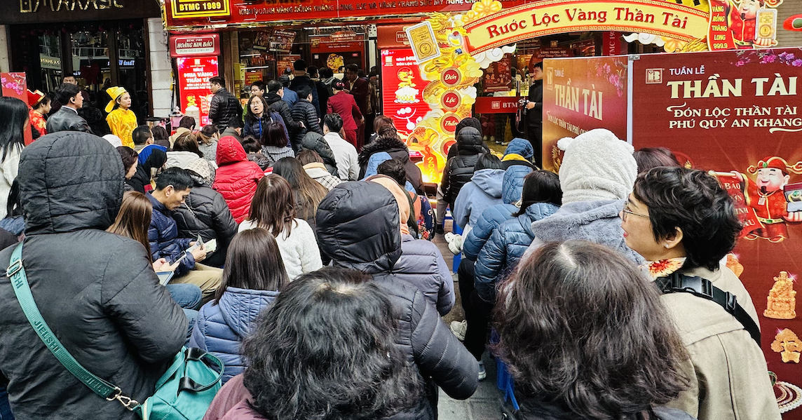 Không mua vàng ngày vía Thần Tài, nhiều người chọn gửi tiết kiệm để ‘giữ lộc’