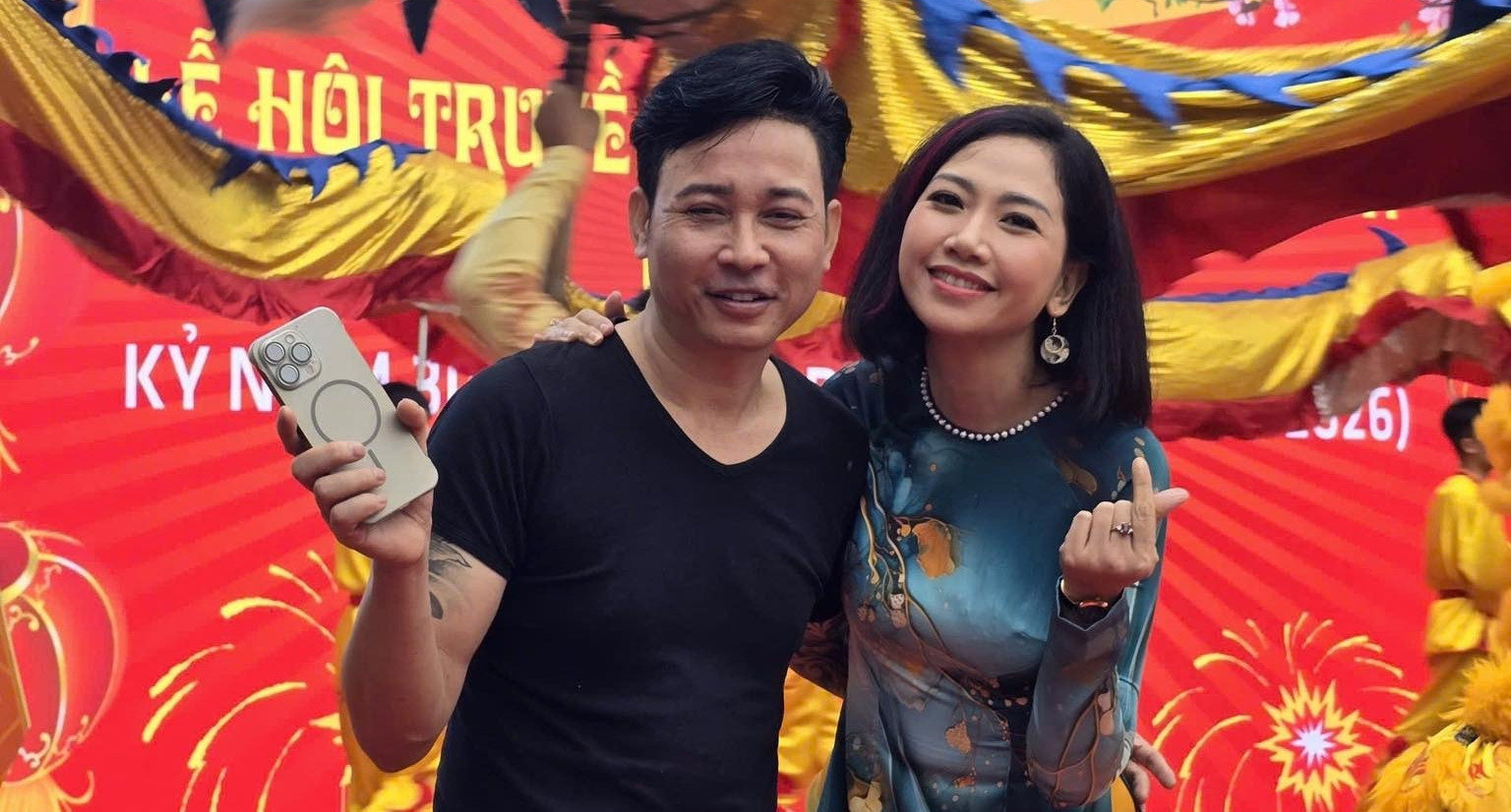 MC Mỹ Vân thoát chết trong gang tấc khi dẫn chương trình tại lễ hội