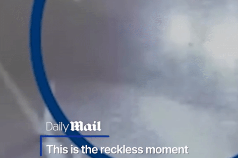 Nam tài xế liều lĩnh quay đầu, chạy ngược chiều để trốn phí cao tốc