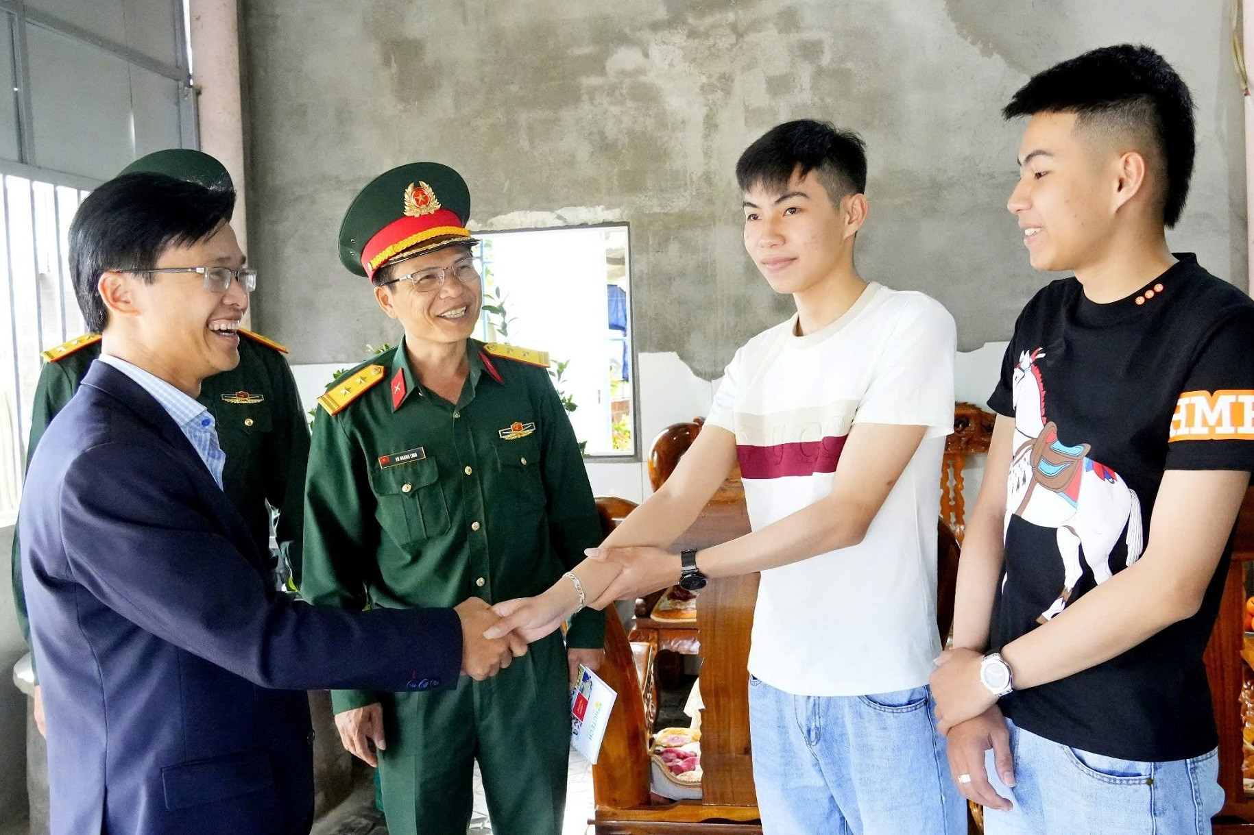 Nhiều cặp anh em song sinh ở Quảng Ngãi viết đơn tình nguyện nhập ngũ