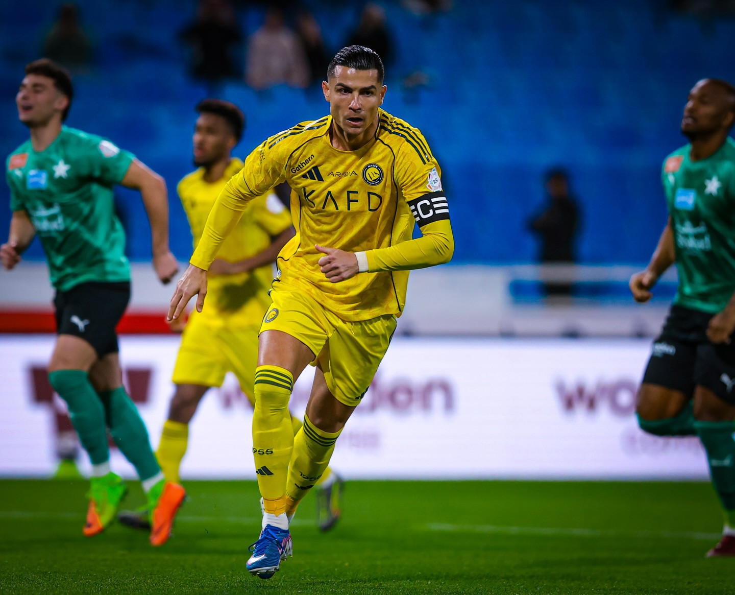 https://static-images.vnncdn.net/vps_images_publish/000001/000003/2026/2/26/ronaldo-al-nassr-182.jpg