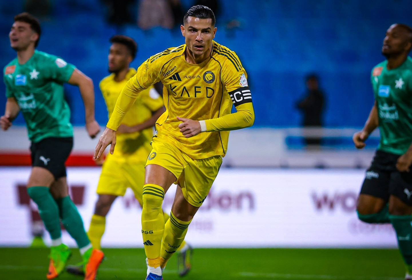 Ronaldo chói sáng, Al Nassr đòi lại ngôi đầu