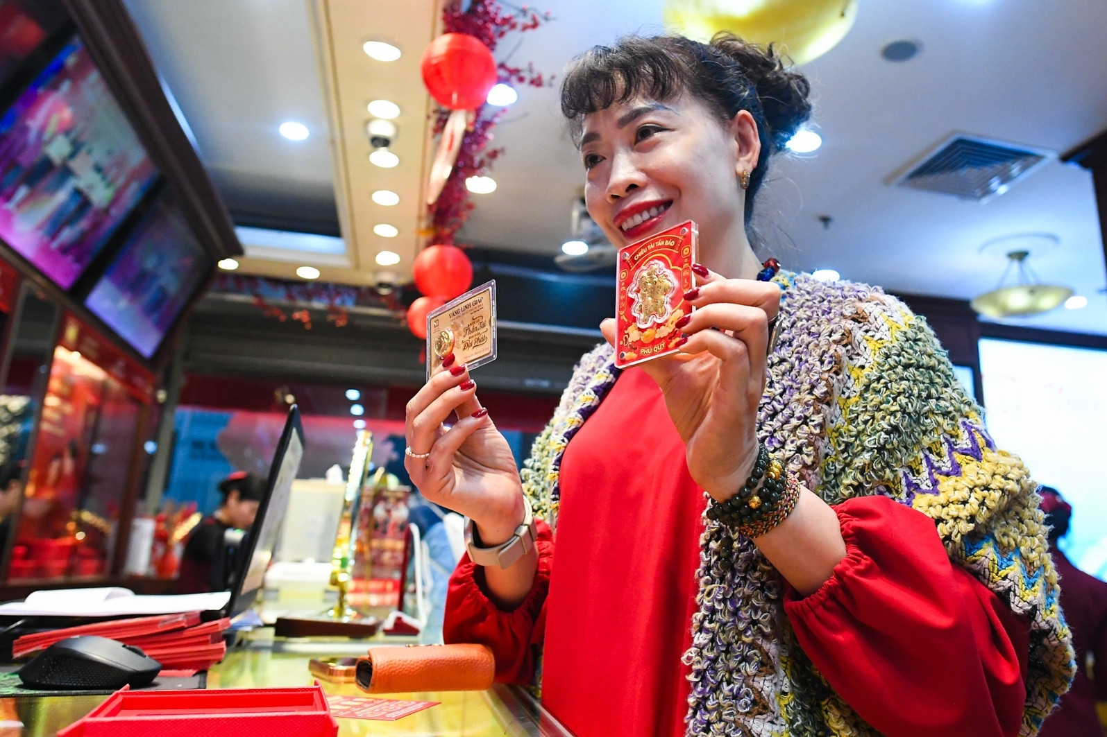 Tiệm vàng 'phá lệ', máy tự động giúp khách mua trong 15 phút