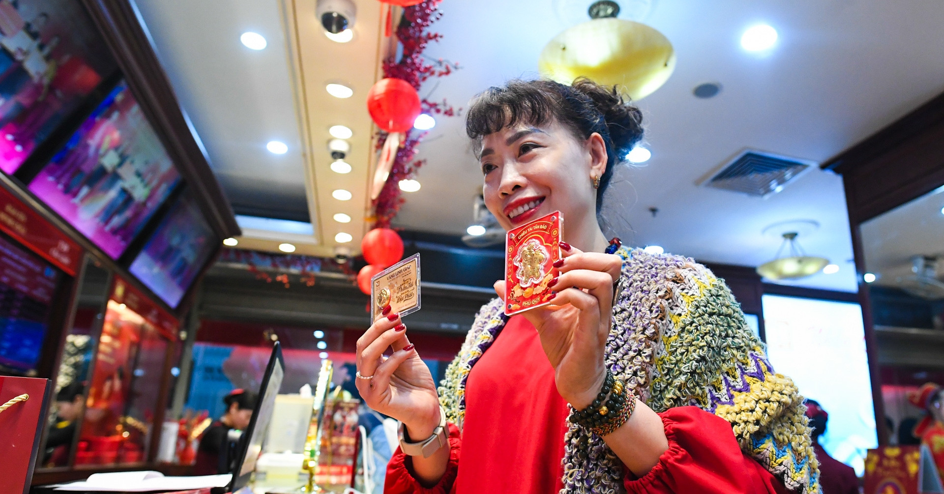 Tiệm vàng &amp;apos;phá lệ&amp;apos;, máy tự động giúp khách mua trong 15 phút