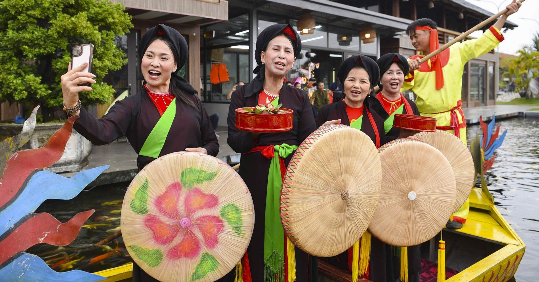 Về Bắc Ninh mặc áo tứ thân, hát Quan họ dịp đầu xuân