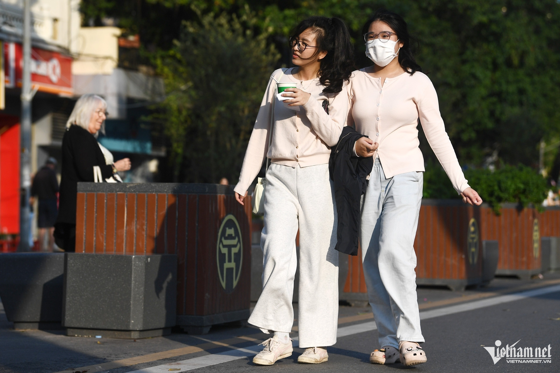 Bản tin sáng 27/2: Hà Nội có thể nắng đến 30 độ rồi đón tiếp không khí lạnh