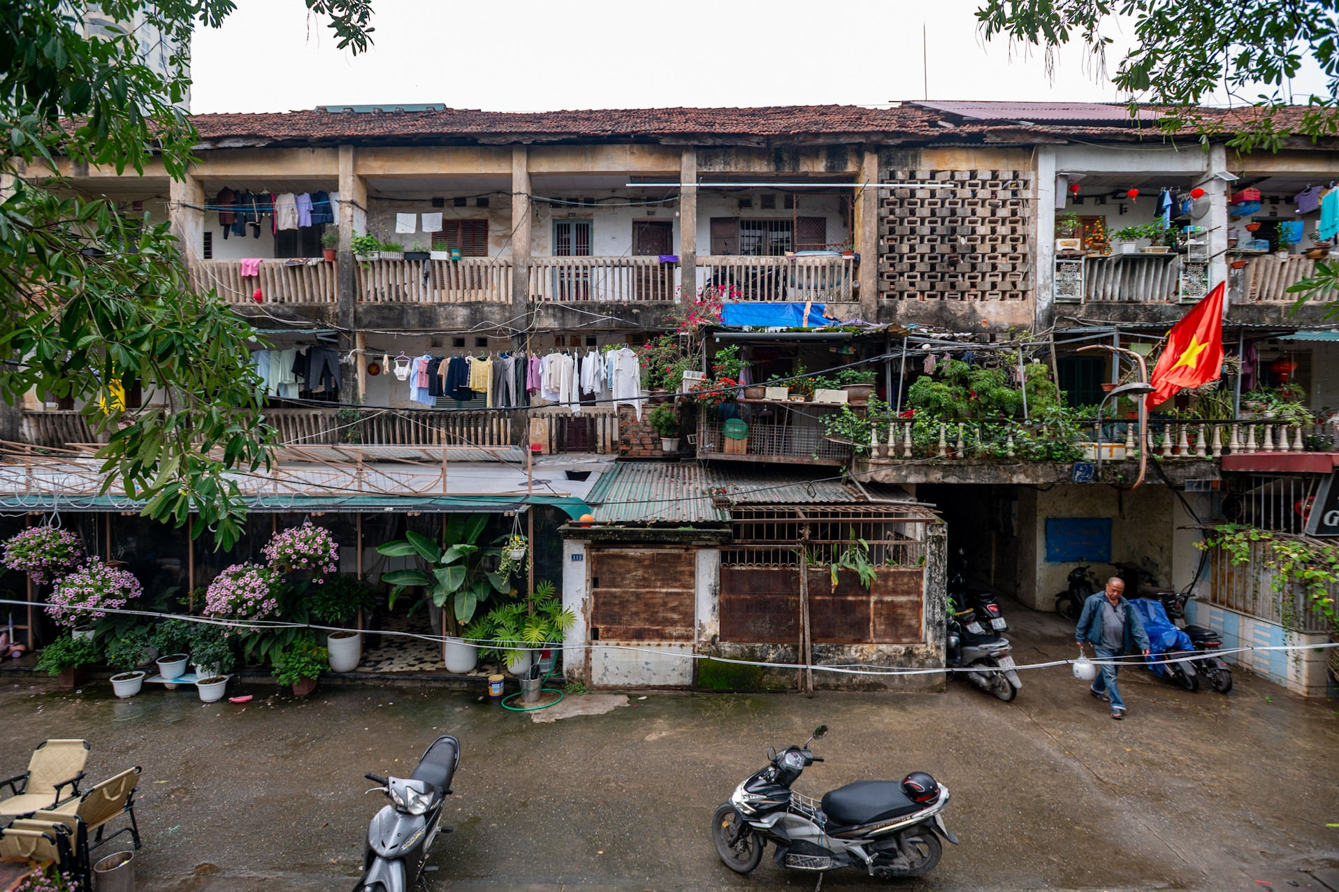  Cận cảnh khu tập thể 3 tầng 'cứ mưa là dột' sắp xây chung cư 34 tầng ở Hà Nội 