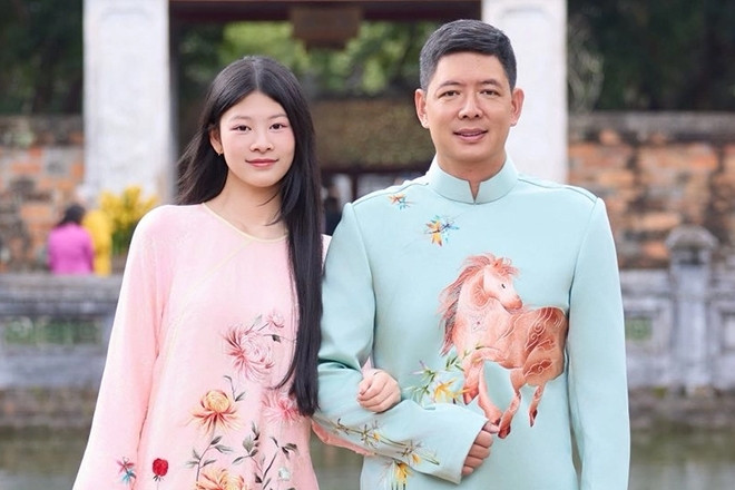 Con gái cao 1m76 của MC Bình Minh, Quỳnh Nga - Việt Anh tíu tít du lịch cùng nhau