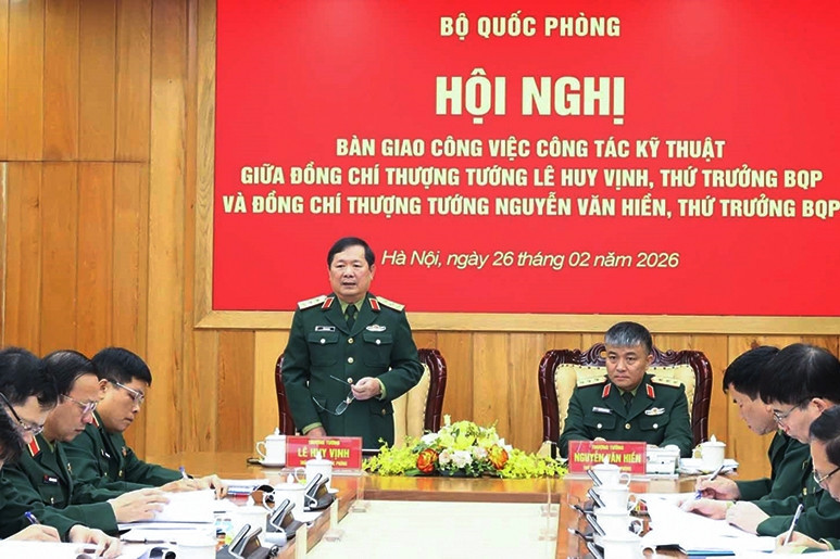 Hai Thứ trưởng Bộ Quốc phòng bàn giao và nhận nhiệm vụ công tác kỹ thuật