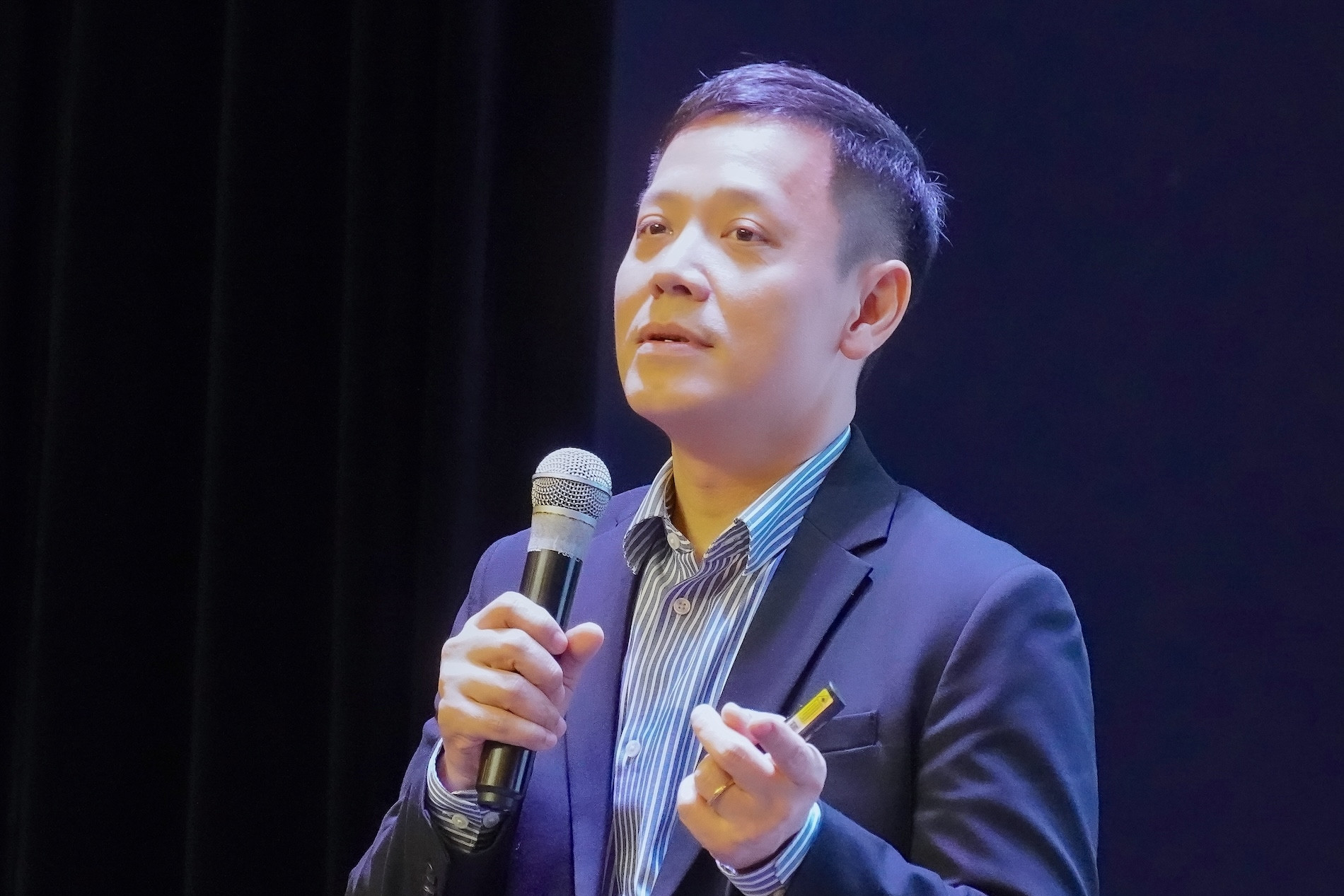 ‘Không thể ngăn cấm học sinh dùng AI’