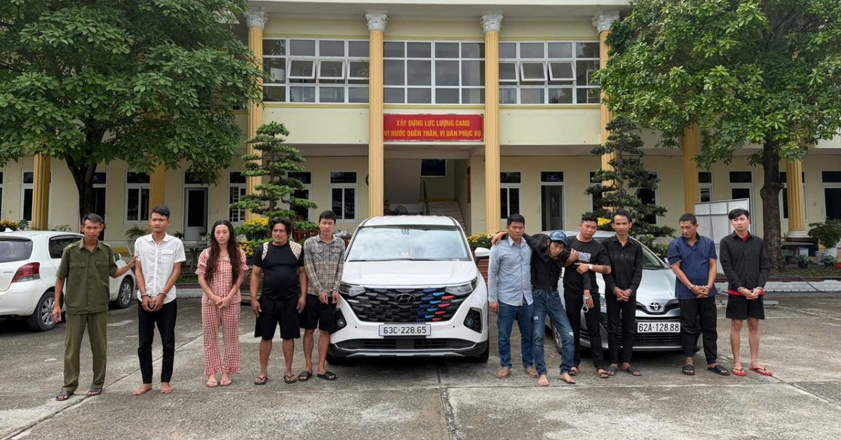 Người phụ nữ trốn thoát khỏi nhóm tra tấn, lật mặt băng cướp nguy hiểm