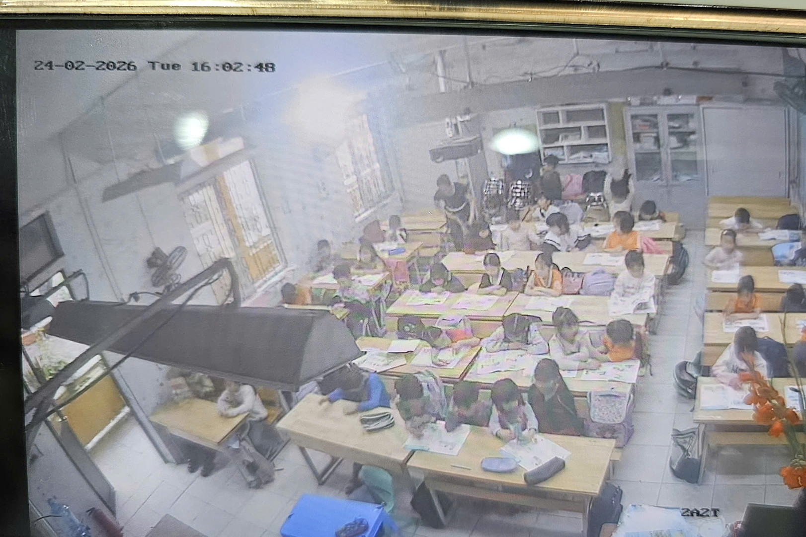 Nhà trường lý giải về tình huống giáo viên bị phản ánh phạt học sinh liếm đất