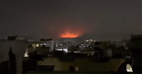 Pakistan - Afghanistan tấn công lẫn nhau, nổ rung chuyển Kabul