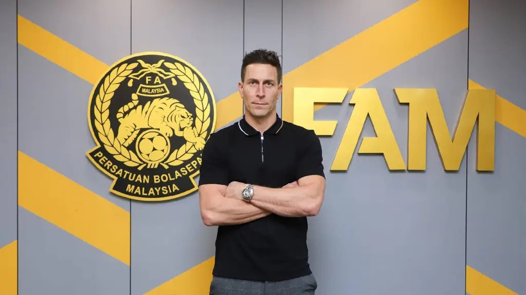 Sếp bự tuyển Malaysia lạc quan sau phiên điều trần 12 tiếng với CAS Rob Friend makan bola.jpg