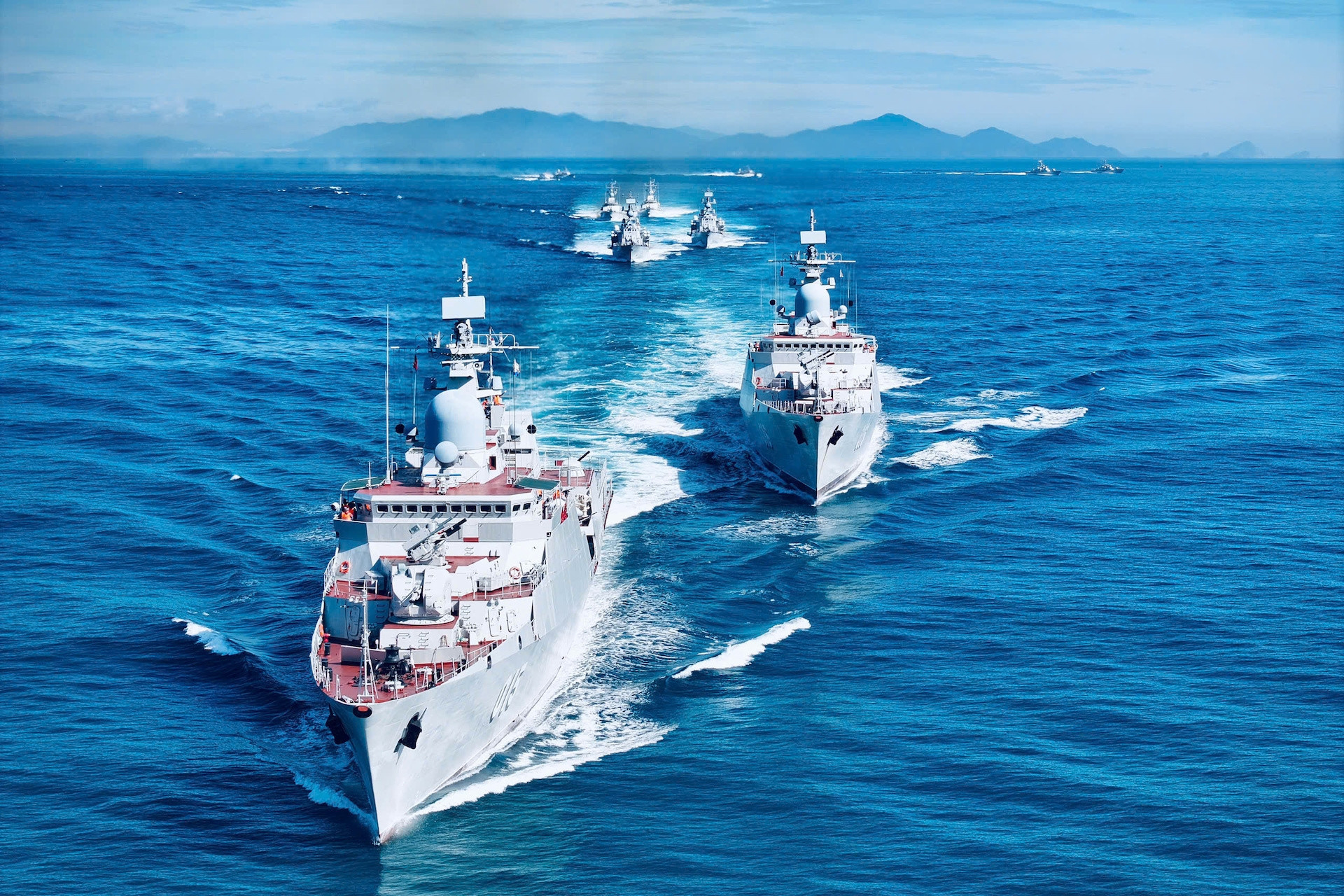 Tư lệnh Hải quân: Xây dựng Trường Sa thành trung tâm kinh tế, pháo đài phòng thủ