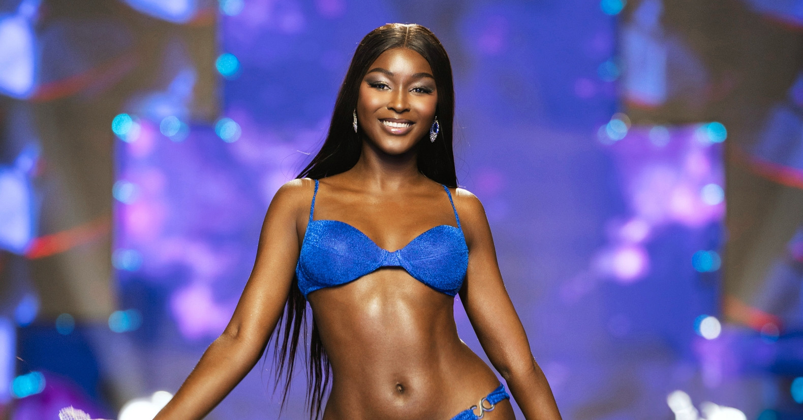 Bắt tạm giam hoa hậu 24 tuổi