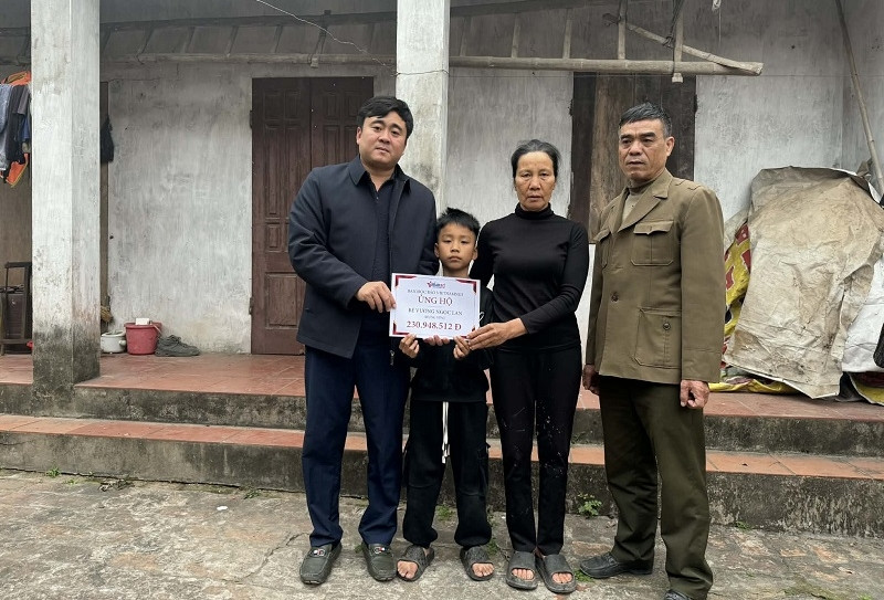 Bé gái ở Hưng Yên mắc 'bệnh lạ' được bạn đọc giúp đỡ hơn 230 triệu đồng